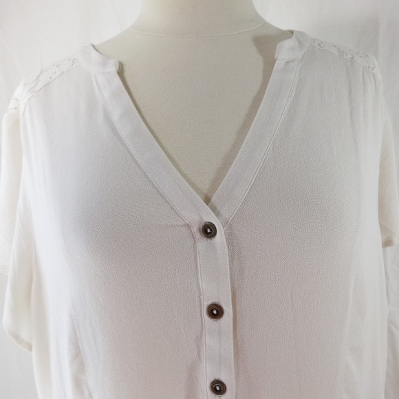 TORRID White Button Top Size 1X - Picture 2 of 7